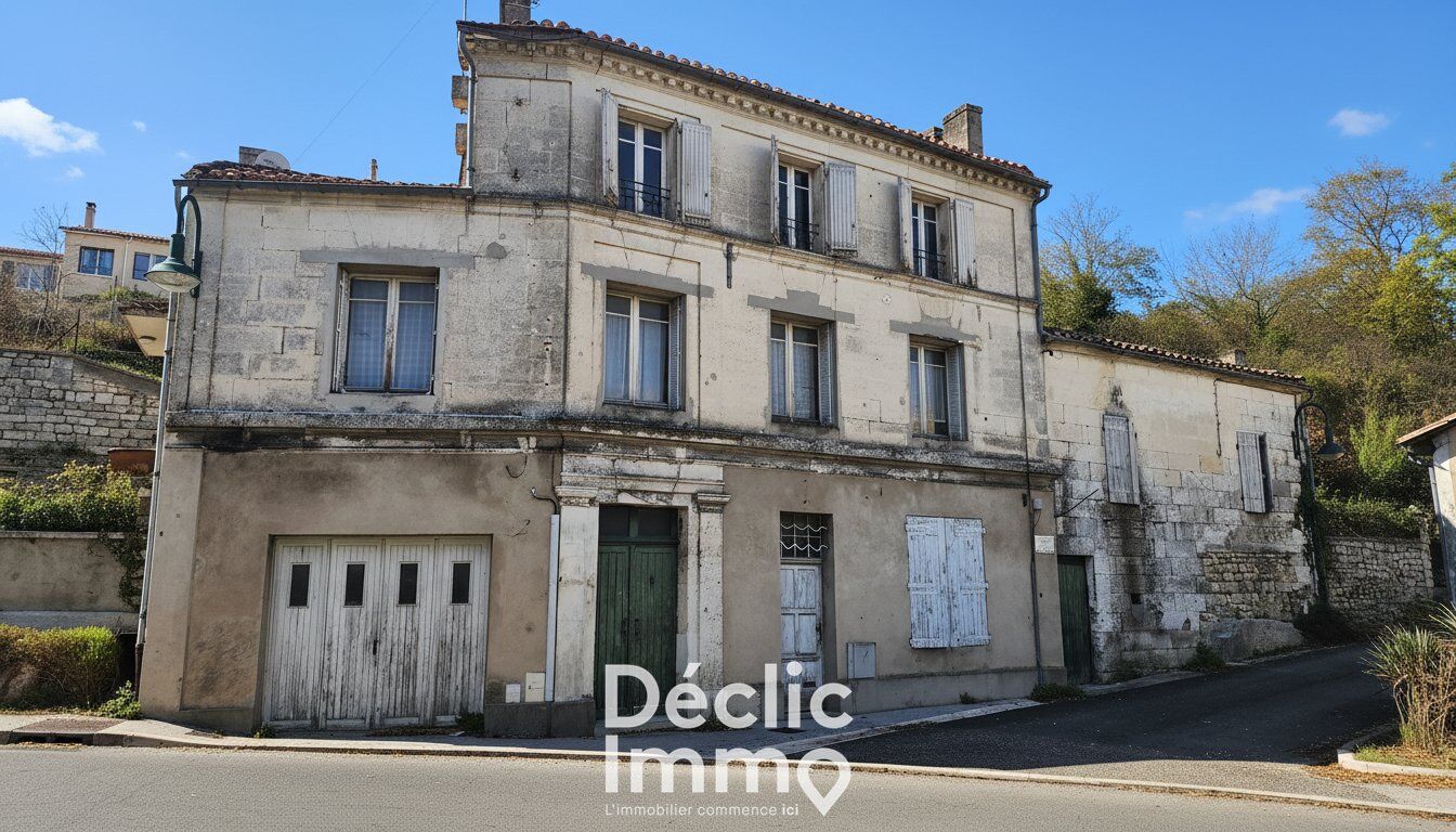 Villa / Maison  T8 à vendre Vœuil-et-Giget 16400