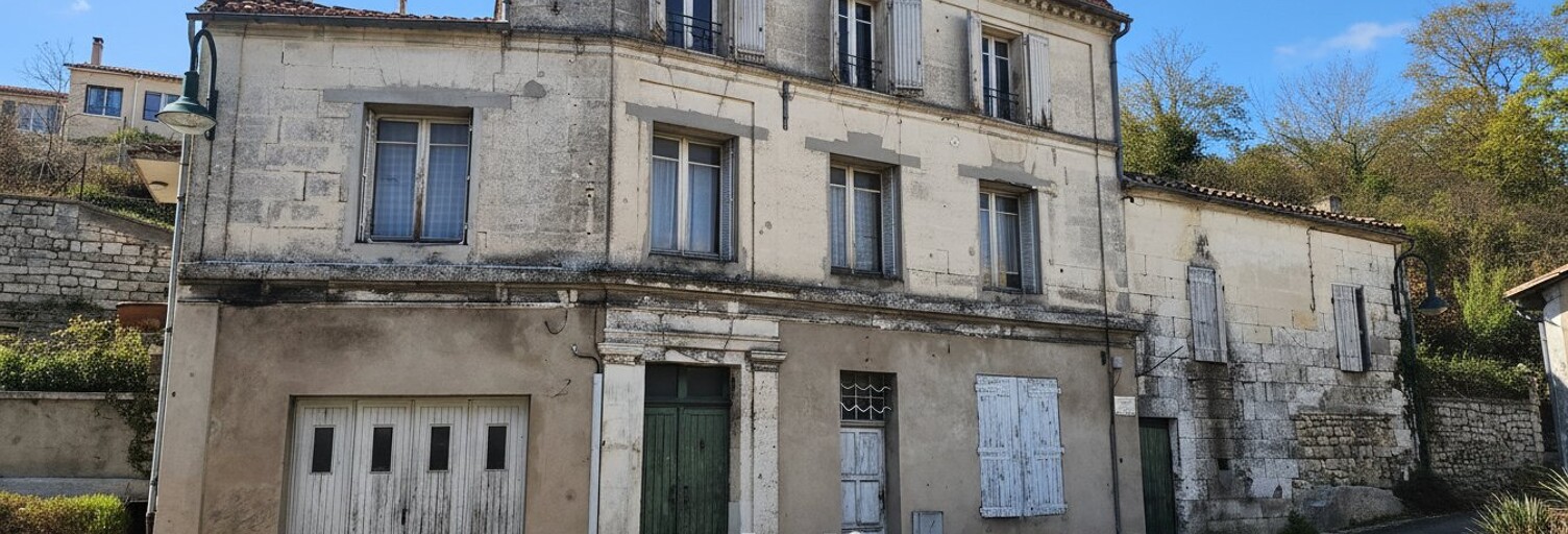 Maison 8 Pièces 145 m² à vendre à Vœuil-et-Giget (16400)