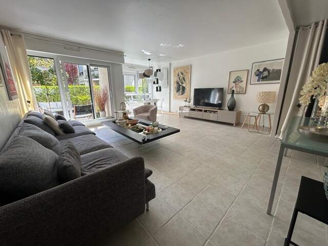 Appartement à vendre 3 pièces 76 m² CRETEIL Village, commerces à proximité, très résidentiel — photo du bien