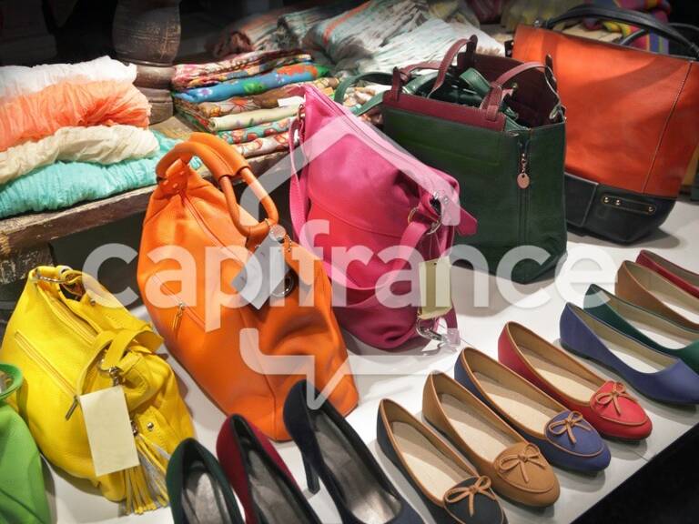 SAINT DENIS (974) A vendre Local Commercial loué de 23 m² — photo 1