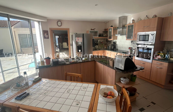 BELLE MAISON T5 DE PLAIN PIED AVEC PISCINE CHAUFFÉE — photo 3