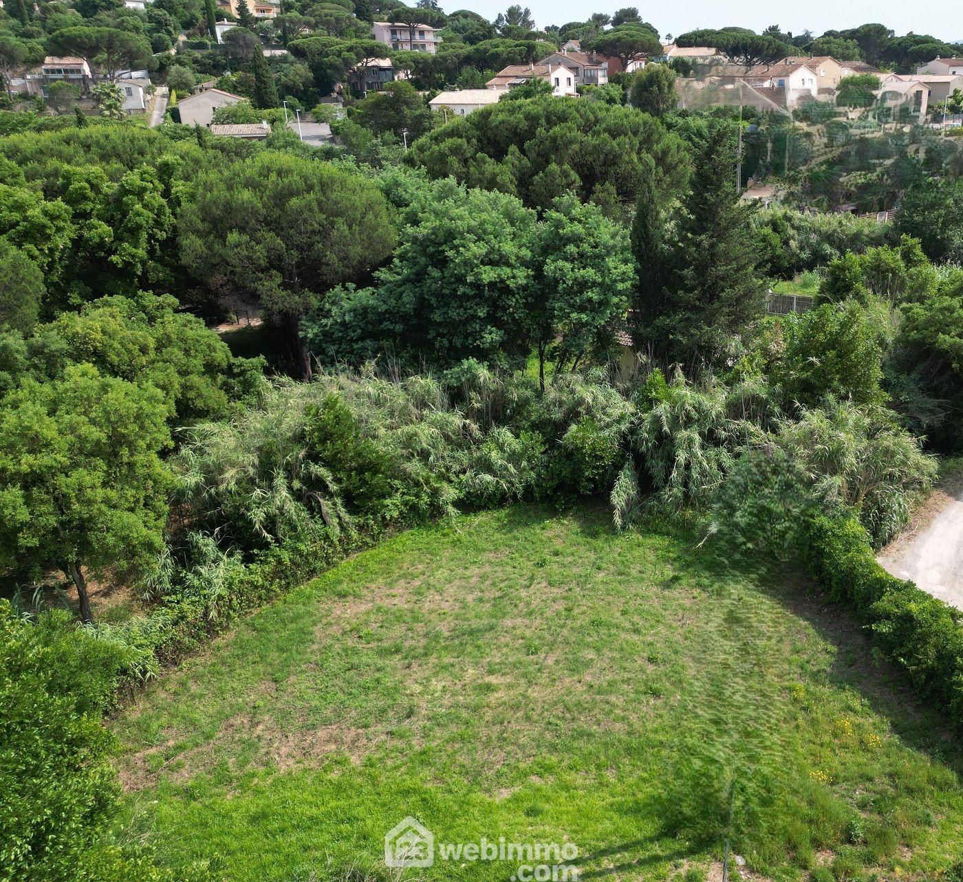 Terrain constructible - 1072m² - Sainte-Maxime
