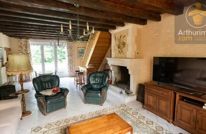 Maison de caractère avec dépendances sur 1,4 hectare arboré — photo 2