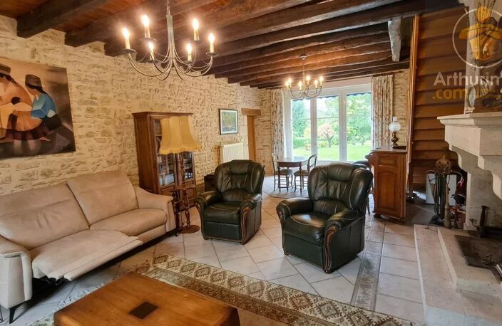 Maison de caractère avec dépendances sur 1,4 hectare arboré — photo 3
