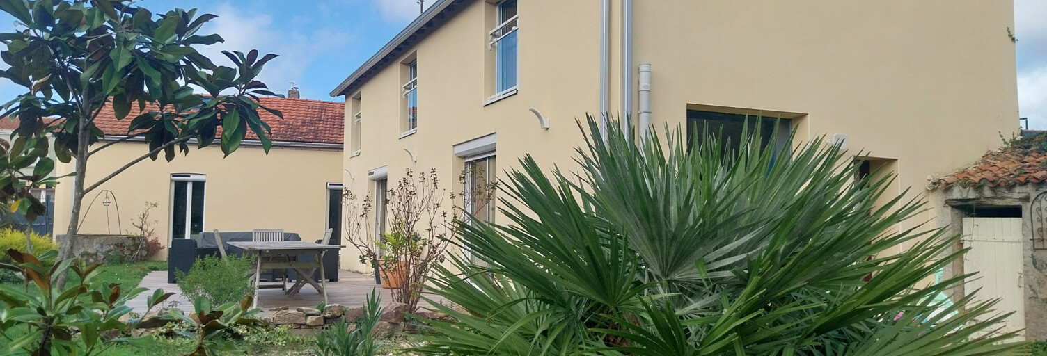 Maison 9 Pièces 203 m² à vendre à Sainte-Pazanne (44680)