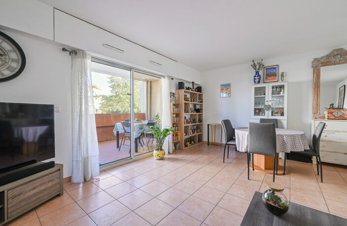 GRAND TYPE 2 TERRASSE CENTRE AUBAGNE — photo 2