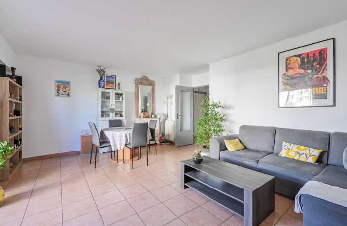 GRAND TYPE 2 TERRASSE CENTRE AUBAGNE — photo 3