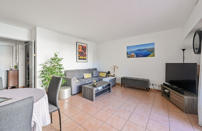 GRAND TYPE 2 TERRASSE CENTRE AUBAGNE — photo 4
