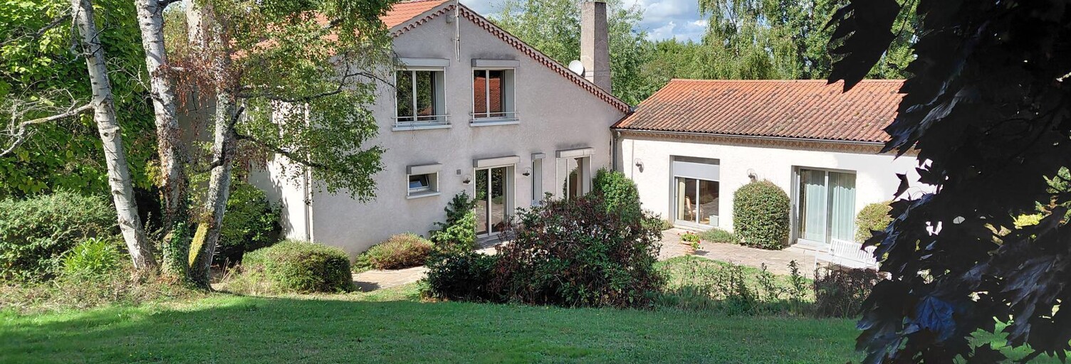 Maison 12 Pièces 240 m² à vendre à Saint-Martin-d'Estréaux (42620)