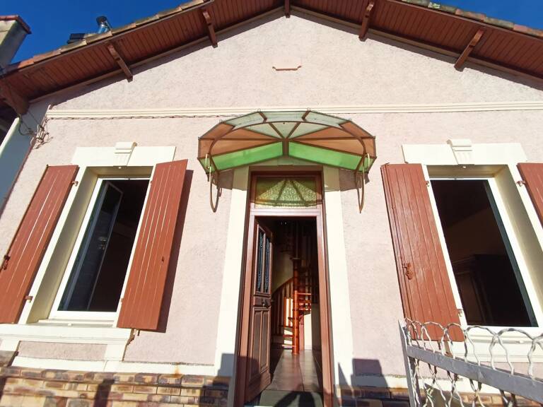 EXCLUSIVITÉ – ANGOULÊME, MAISON FAMILIALE R+1 AVEC TERRAIN ET DÉPENDANCES — photo 1