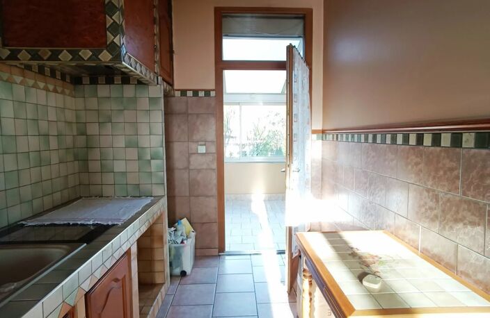 EXCLUSIVITÉ – ANGOULÊME, MAISON FAMILIALE R+1 AVEC TERRAIN ET DÉPENDANCES — photo 3