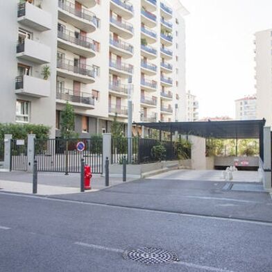 Appartement 3 pièces 912 €