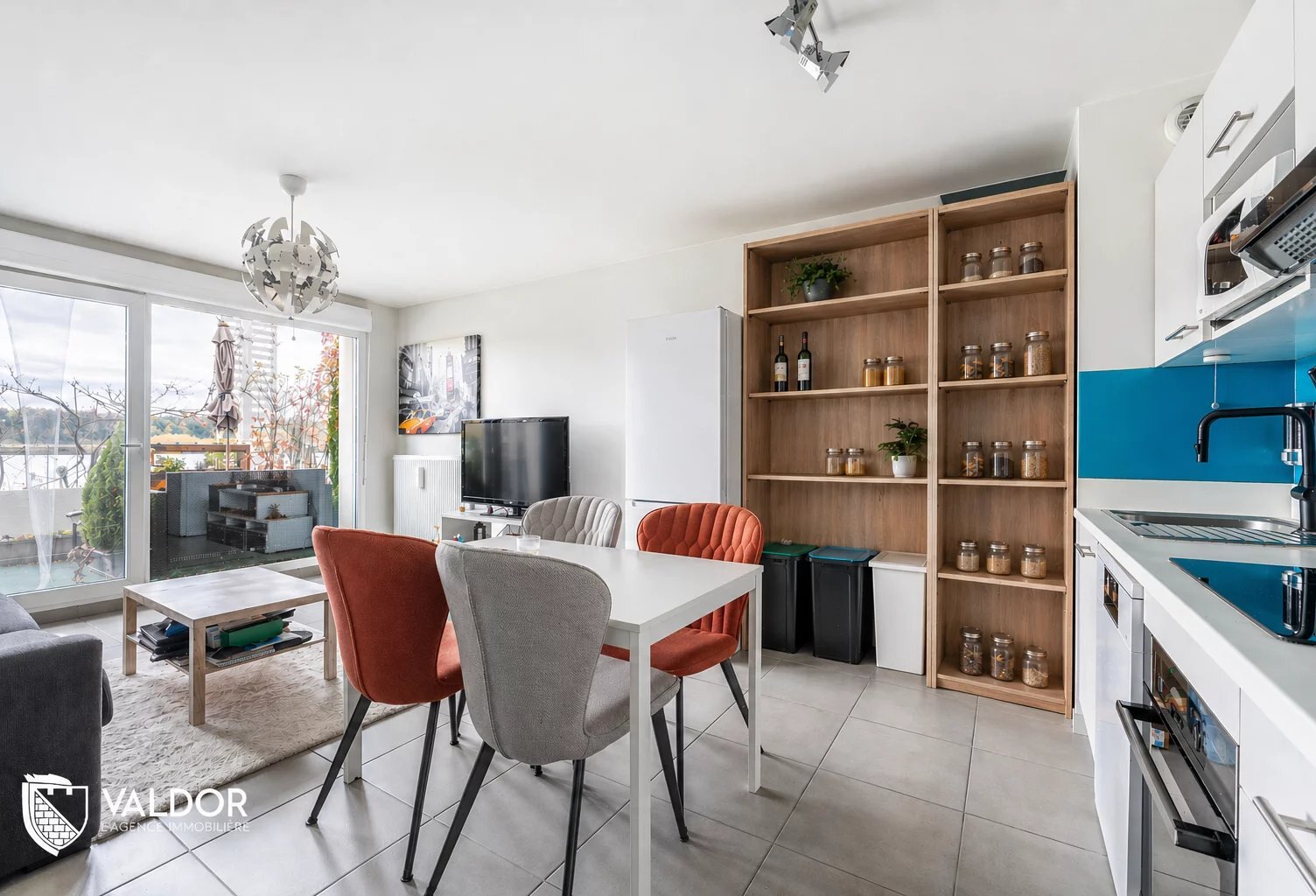 Albigny-sur-Saône: DERNIER ETAGE - GARAGE EN SOUS SOL - PARKING PIVRATIF - VUE PANORAMIQUE - BALCON DE 11m2 — photo 1