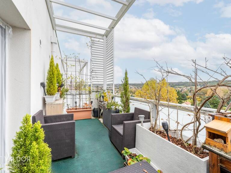 Albigny-sur-Saône: DERNIER ETAGE - GARAGE EN SOUS SOL - PARKING PIVRATIF - VUE PANORAMIQUE - BALCON DE 11m2 — photo 1