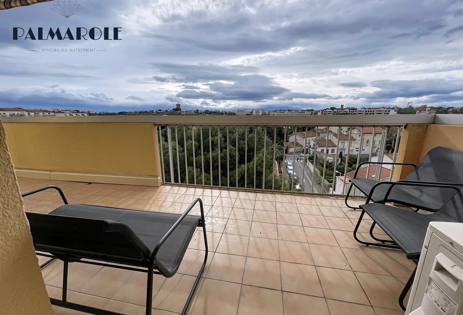 Perpignan, palais des congrès, t4 dernier étage avec parking et terrasse — photo 1