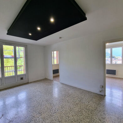 Appartement 3 pièces 644 €