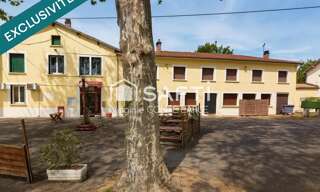 Immeuble  242 m² à vendre à Saint-Claud (16450)