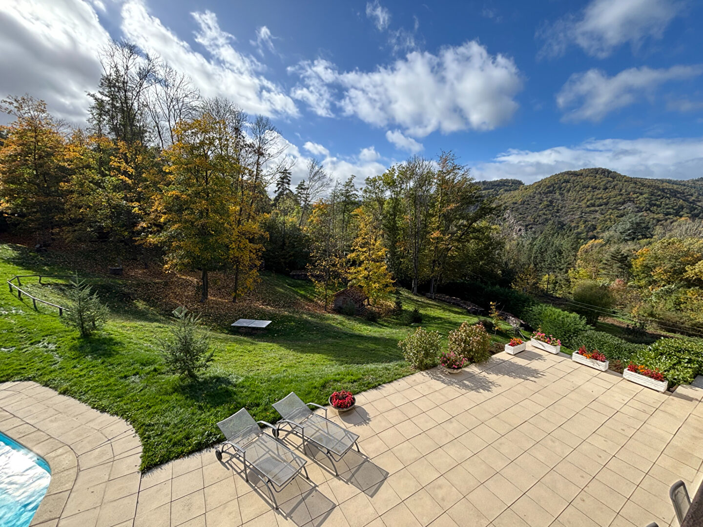 Photo Maison 5 pièce(s) 200 m2 image 3/4