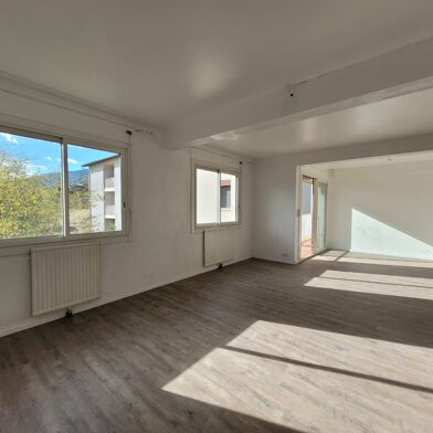 Appartement 4 pièces 917 €