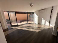 Location Aix 200m de la rotonde LC Gestion vous propose dans une résidence de standing un appartement de type 2 de 40m² avec terrasse 50m² , garage, libre. — photo 3