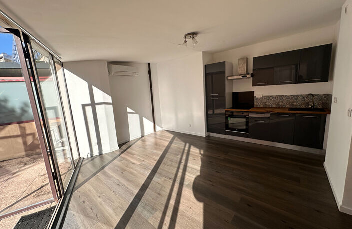 Location Aix 200m de la rotonde LC Gestion vous propose dans une résidence de standing un appartement de type 2 de 40m² avec terrasse 50m² , garage, libre. — photo 3