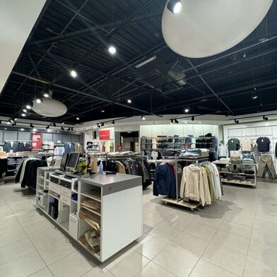 Commerce  925000 €