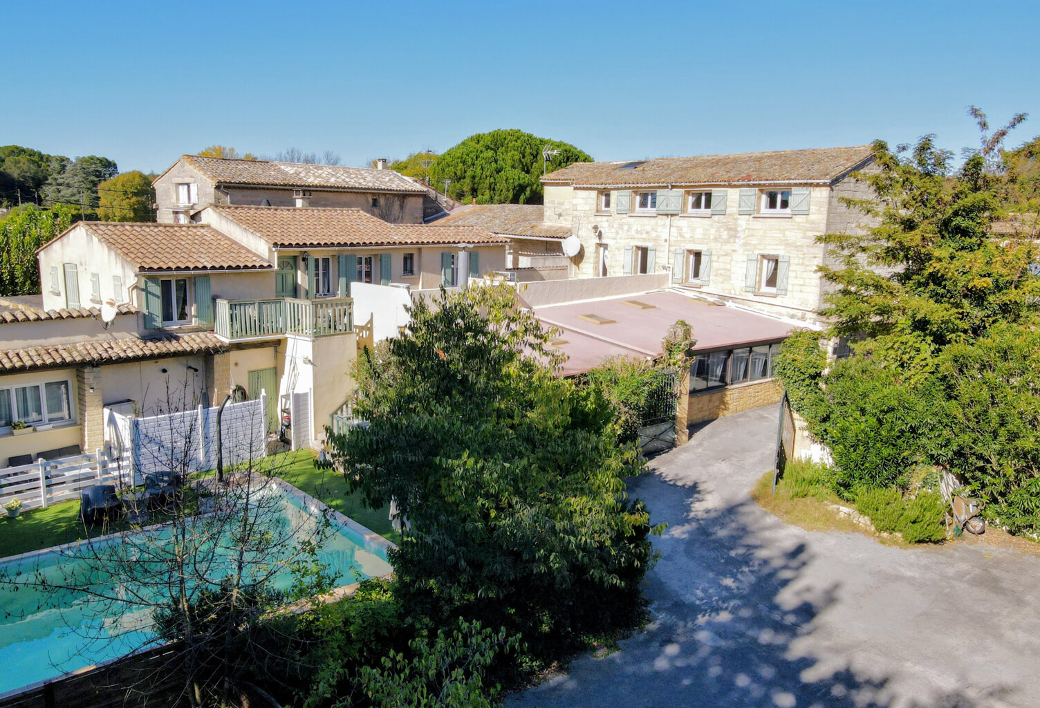 Immeuble à fort potentiel     Emplacement premium à l'entrée d'Uzès — photo 1
