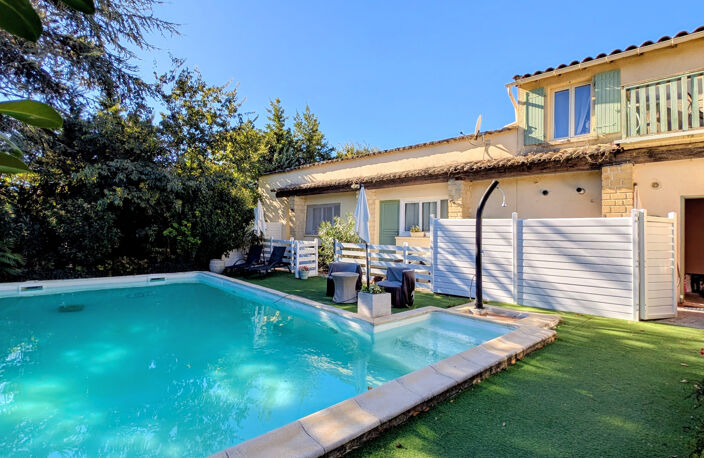 Immeuble à fort potentiel     Emplacement premium à l'entrée d'Uzès — photo 3