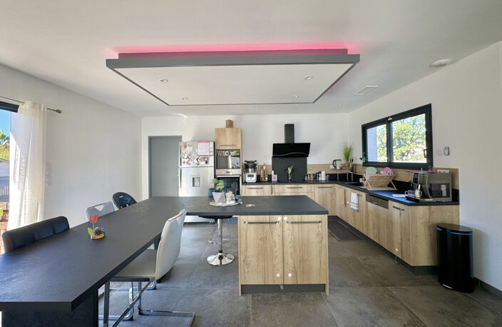 Villa moderne de plain-pied à Saint-Privat-des-Vieux   118 m2 habitables avec piscine — photo 5
