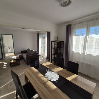 Appartement 4 pièces 902 €