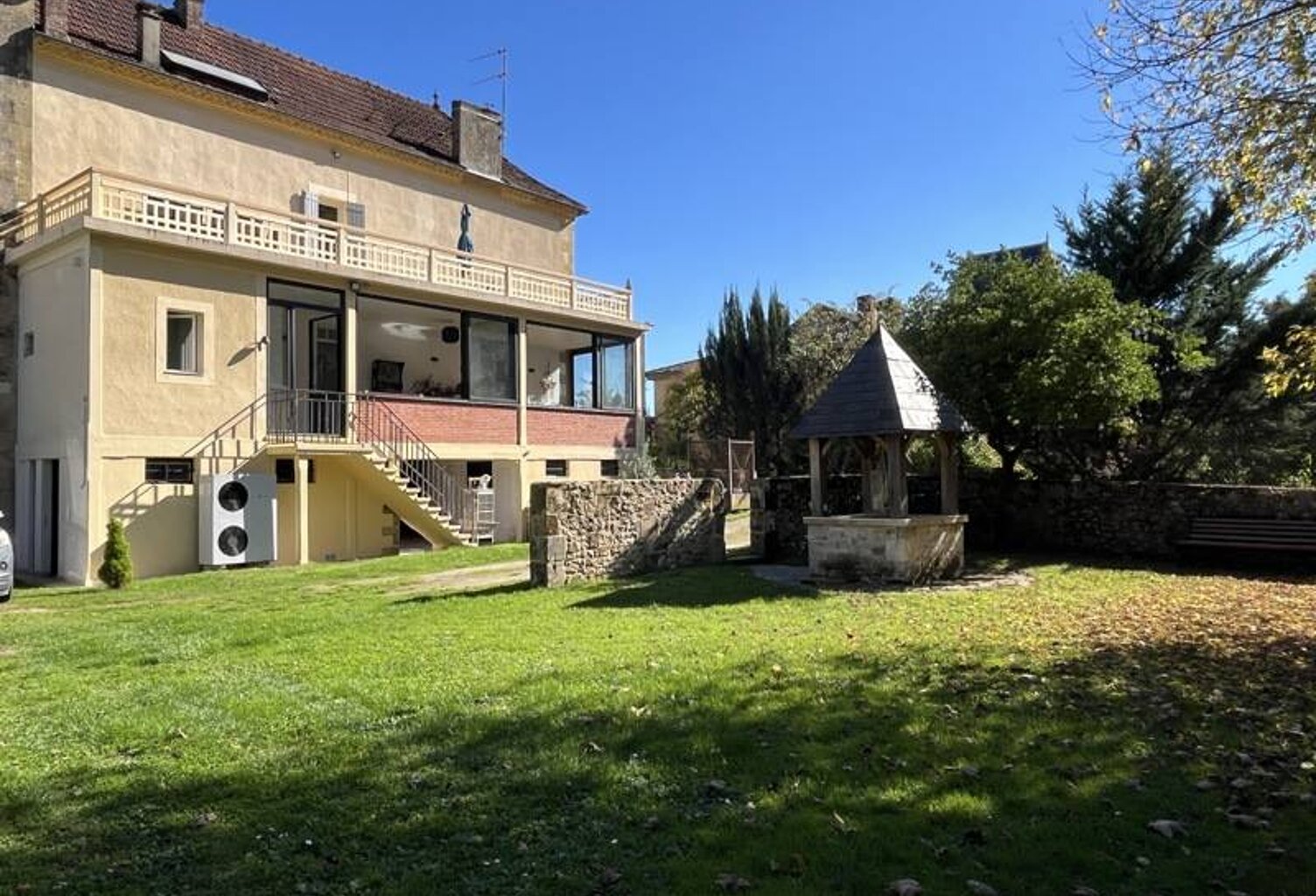 Maison de ville de 7 pièces principales — photo 1