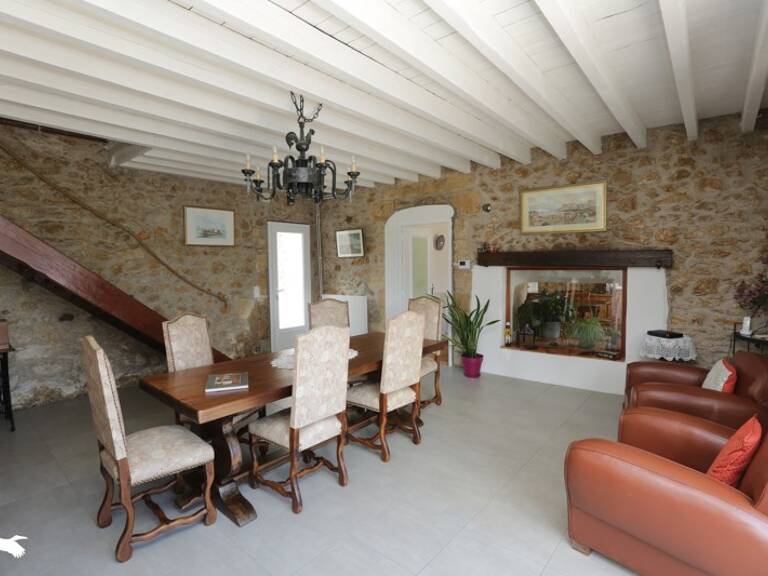 Maison en pierre de 4 pièces principales — photo 1
