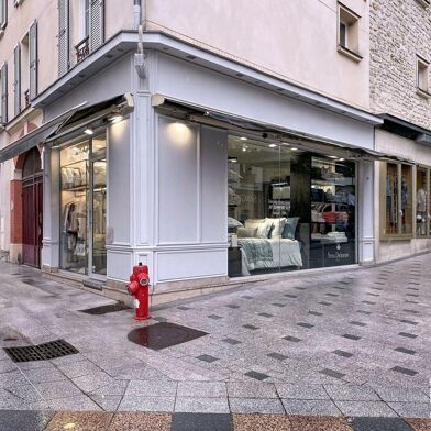 Commerce  204000 €