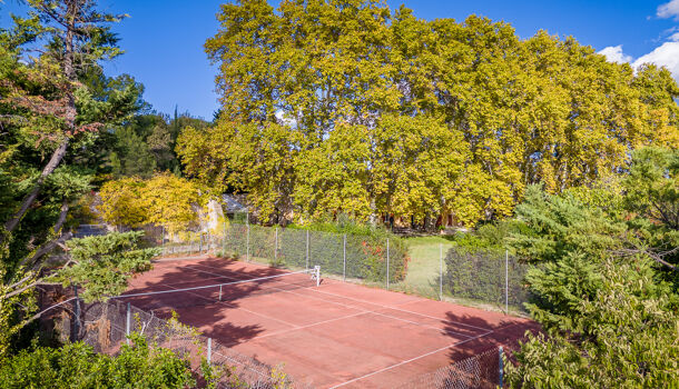 Propri&eacute;t&eacute; 10 pièces  à vendre Velaux 13880