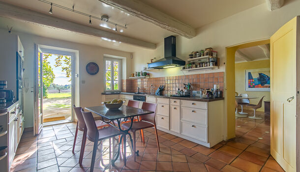 Propri&eacute;t&eacute; 10 pièces  à vendre Velaux 13880