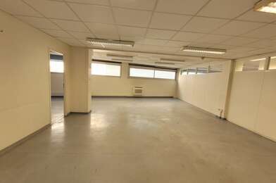 Bureau 9 pièces 1600 €