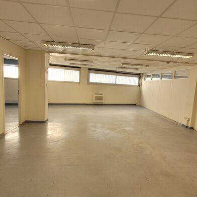 Bureau 9 pièces 1750 €