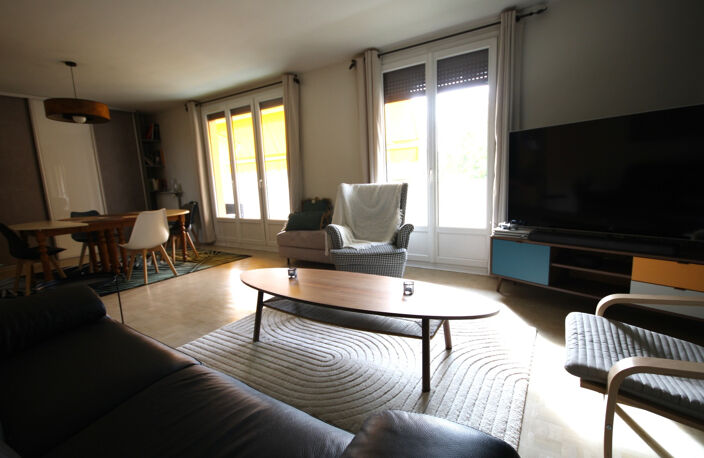 REIMS Appartement lumineux 91.90 m2 habitables avec balcon plein sud, GARAGE et CAVE — photo 3