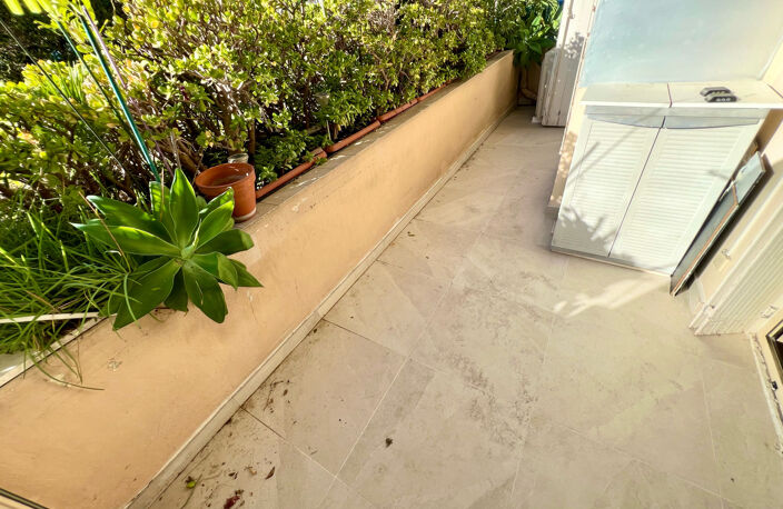 CANNES BASSE CALIFORNIE T3/T4 DE 73M2 REFAIT TERRASSE SUD OU — photo 2