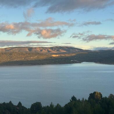 Commerce 2 pièces 128400 €