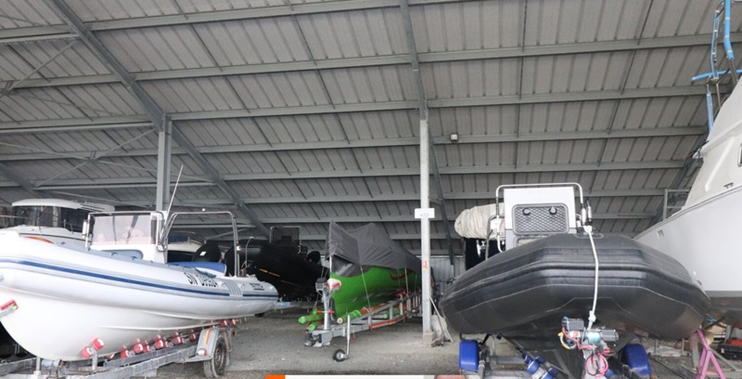 HANGAR 1000M² SUR TERRAIN DE 2500M² à vendre PORT DES BARQUES (17) — photo 1