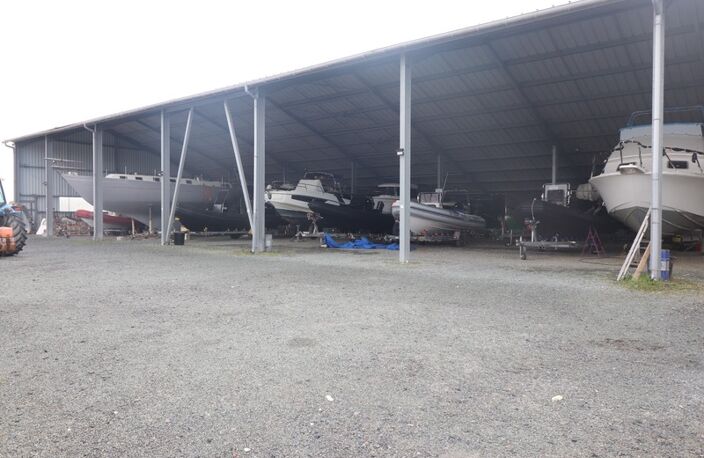 HANGAR 1000M² SUR TERRAIN DE 2500M² à vendre PORT DES BARQUES (17) — photo 2