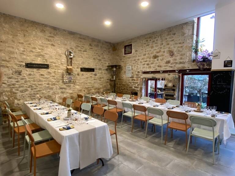 Magnac sur Touvre. Fonds de commerce bar - restaurant — photo 1