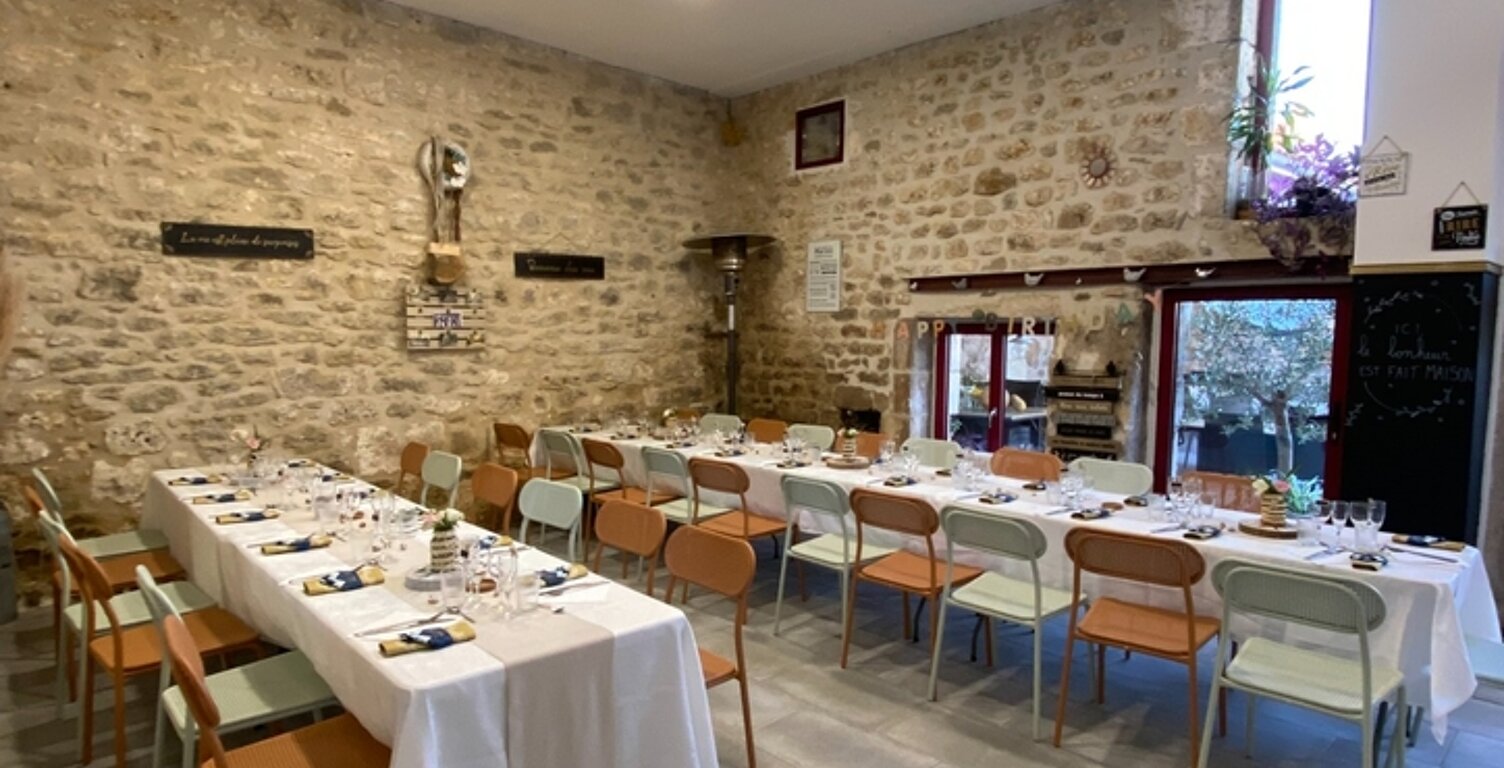 Magnac sur Touvre. Fonds de commerce bar - restaurant — photo 1