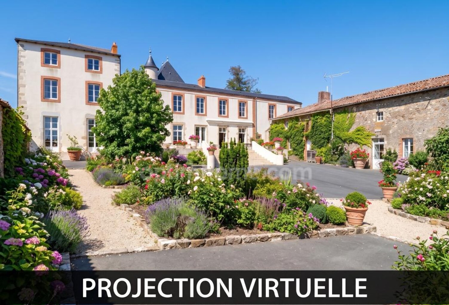 Domaine de charme du XVIᵉ siècle aux portes de Cholet (49) — Logis de 500 m² & 550 m² de dépendances sur 1 ha clos — photo 1
