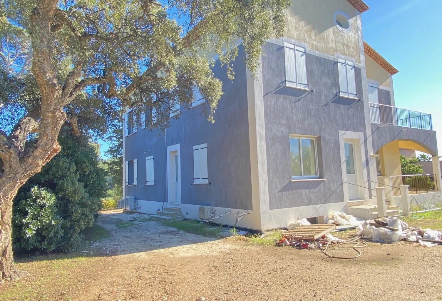 LA LONDE BASTIDE DANS QUARTIER RESIDENTIEL — photo 1
