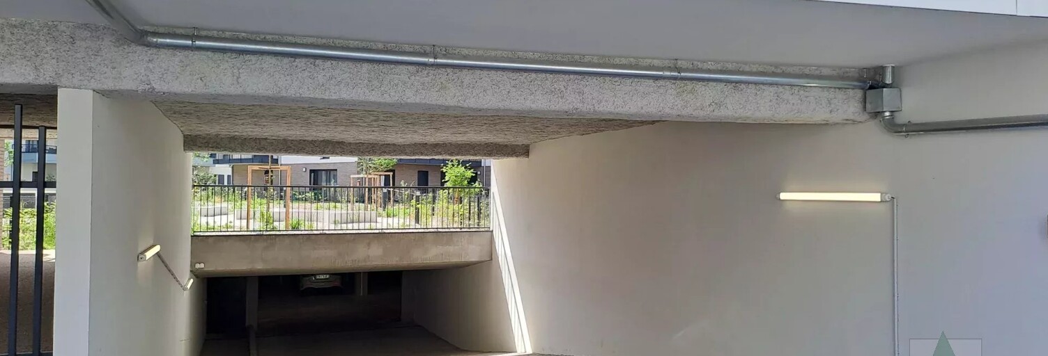 Garage  10 m² à louer à Chambéry (73000)