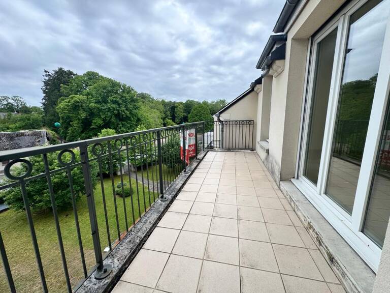 Saint-Jean-de-Braye — T3 lumineux avec balcon, ascenseur, box et parking en sous-sol — photo 1