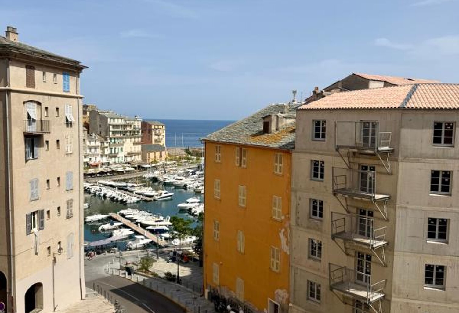 Appartement À Vendre — photo 1