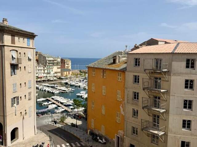 Appartement À Vendre — photo du bien
